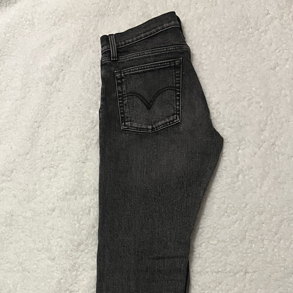 Levi black Wedgie Straight jeans. Size 26